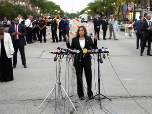 Vicepreședintele SUA, Kamala Harris, a susținut o conferință la locul atacului din Chicago. / Foto: Profimedia