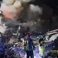 VIDEO Rușii au bombardat un bloc de locuințe din Harkov. Cel puțin șase civili au fost uciși/FOTO: Twitter/DmytroKuleba