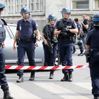 Poliția franceză a ucis un bărbat care i-a atacat cu un cuțit în gara din Paris/FOTO: RT.com