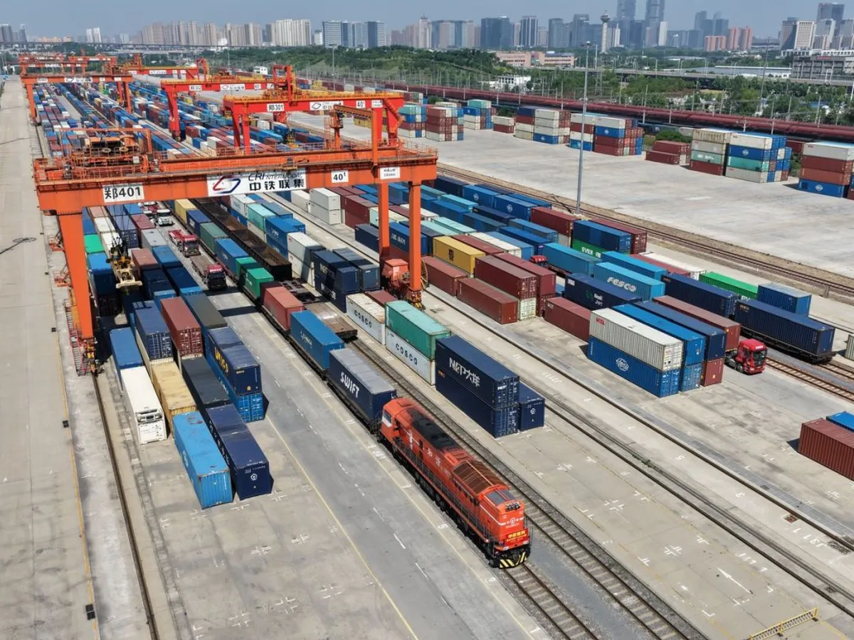 Tren de marfă China-Europa, cu destinația Hamburg, Germania, cu plecare din Gara Putian, din Zhengzhou, China Centrală - Foto: Profimedia Images