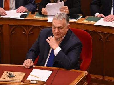 Premierul maghiar Viktor Orban se pregăteşte să vorbească în plenul Parlamentului European - Foto: Profimedia Images