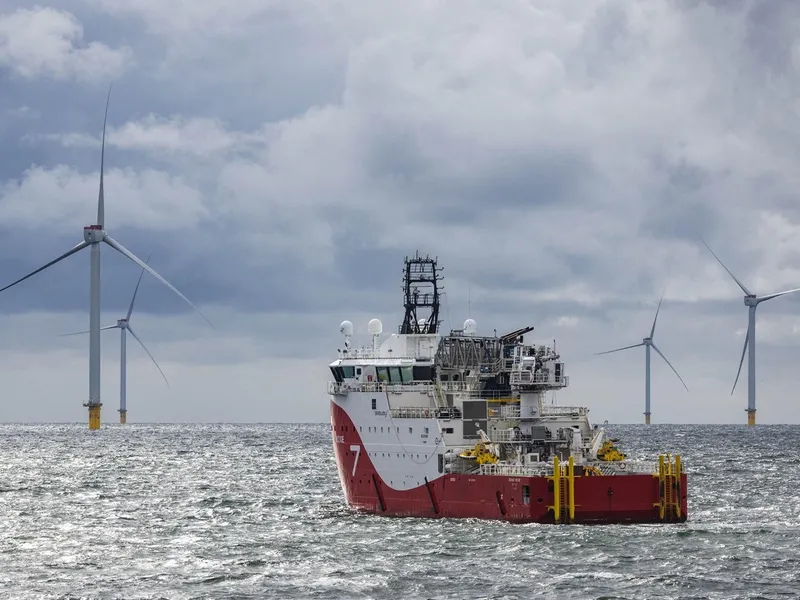 Belgia anchetează prezența unei nave de spionaj rusești într-un parc de eoliene din Marea Nordului - FOTO: Profimedia Images