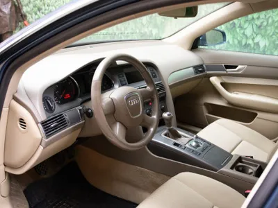 Mașina de protocol a lui Klaus Iohannis, scoasă la licitație. Care e prețul de pornire