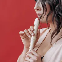 Care este cel mai vechi instrument muzical din lume - Foto: Pexels/Mikhail Nilov (cu rol ilustrativ)