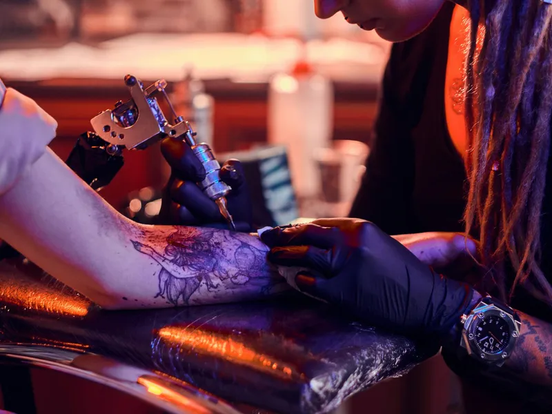 Tatuajele roșii au fost asociate cu un anumit tip de cancer. Care este explicația - Foto: Freepik (Imagine cu rol ilustrativ)