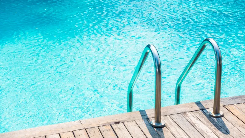 Băiat de 16 ani, care jucase la CS Dinamo U17, a murit după ce ar fi luat o bacterie dintr-o piscină - Foto: Freepik.com (Imagine cu rol ilustrativ)