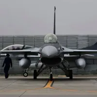 Parlamentul a dat undă verde inițierii achiziţiei a 32 de aeronave F-16 second hand din Norvegia. / Foto: digi24.ro