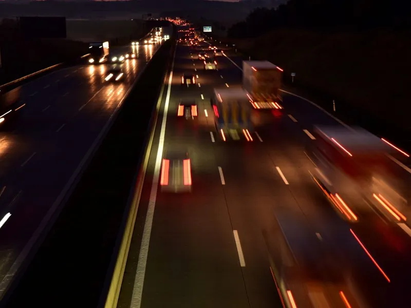 La ce viteză pe autostradă și pe drum național Poliția îți confiscă mașina? Unde se întâmplă? - Foto: NeedPix/ulleo