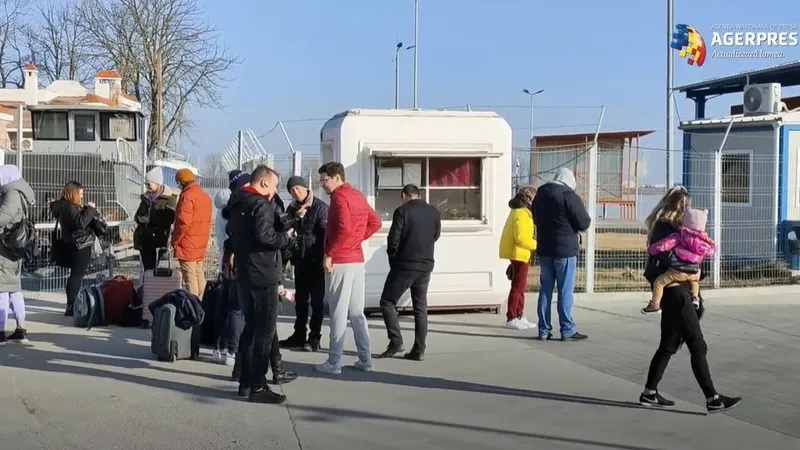 Sute de ucrainieni au trecut cu bacul in Isaccea : FOTO/captură video Agerpres.ro