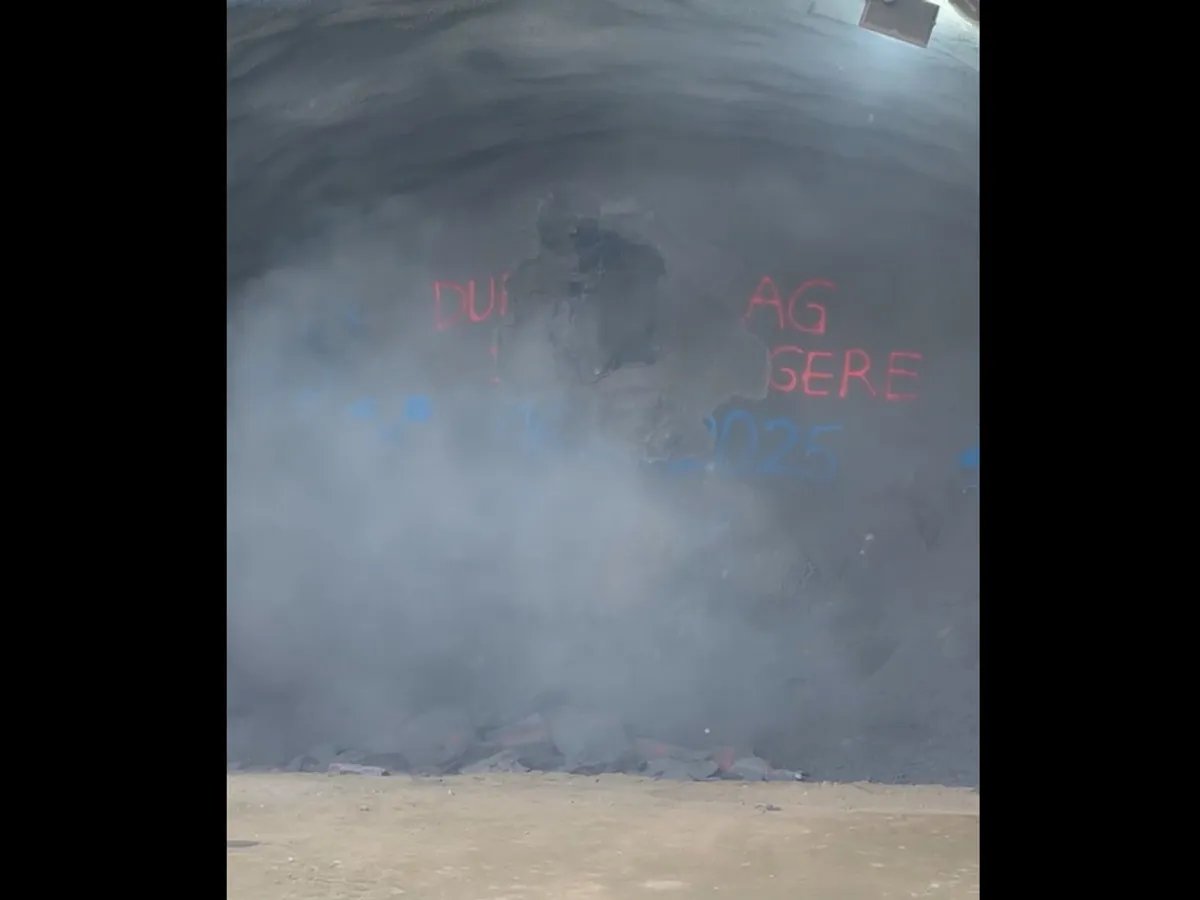 Imagini de colecție! Se vede lumina și la capătul Tunelului Alina de pe Autostrada A1 - Foto: captură video