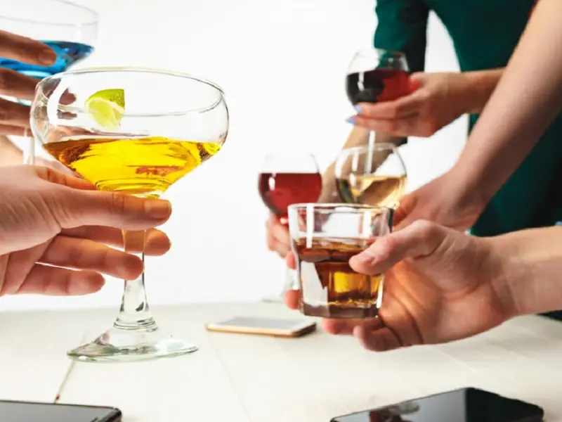 Ce înseamnă consum moderat de alcool? Cât poți să bei fără niciun risc? - Foto: Freepik.com (rol ilustrativ)