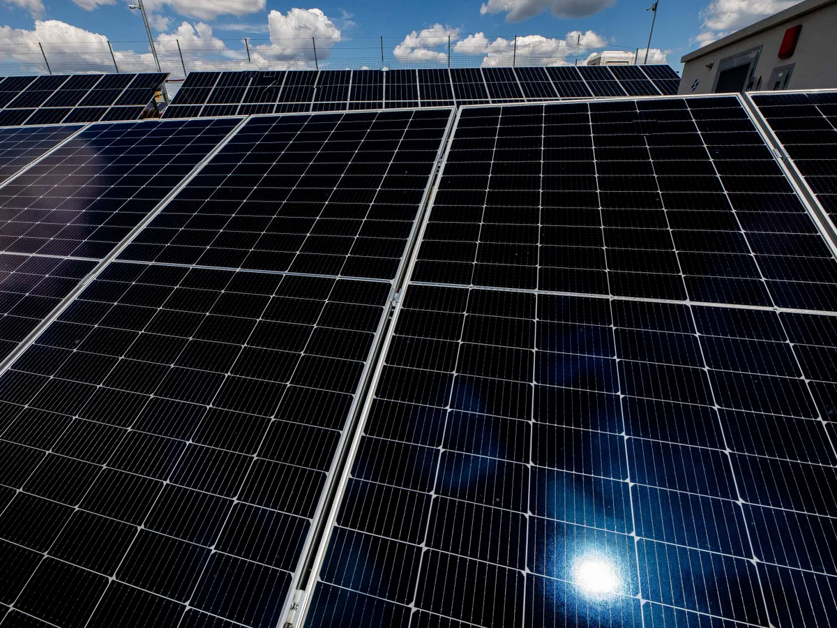 Investiţiile în parcurile fotovoltaice din comunităţile locale, 2.000.000.000 lei. Unde se intalează - FOTO: Inquam Photos / Ovidiu Micsik