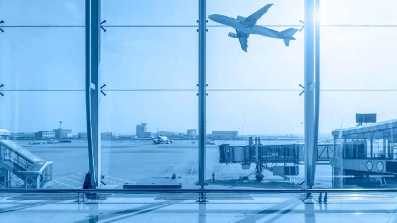 Avion aterizează pe pistă - Foto: Freepik (rol ilustrativ)