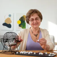 Sprijin lunar la pensie pentru plata curentului. Ce factură trebuie să ai ca să iei bani de la stat? - Foto: Freepik