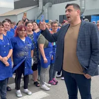 Cum i s-a regizat lui George Simion o baie de mulțime. „Au zis că e o simulare de incendiu” - Foto: captură video/ Facebook / Geroge Simion