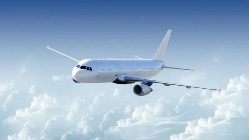 Ce a pățit un influencer după ce a înscenat că sare din avion. Totul, în goana după vizualizări - Foto: Jurnalul / imagine cu caracter ilustrativ
