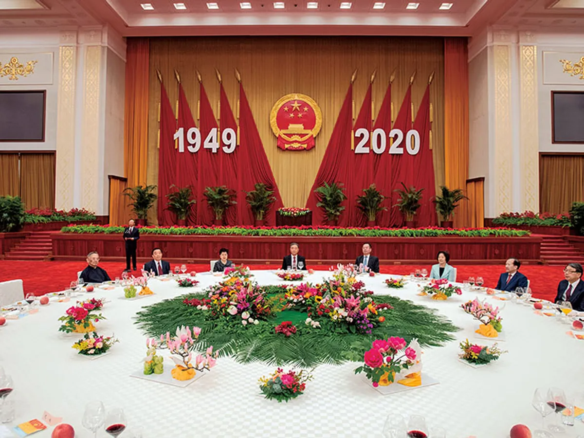 FRONTUL UNIT O recepție guvernamentală pentru a comemora fondarea Republicii Populare Chineze a fost organizată parțial de Departamentul de lucru al Frontului Unit, care este responsabil de influențarea pentru a privi favorabil China și obiectivele sale.