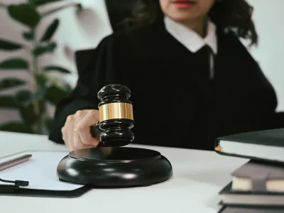 13.000 lei net salariu/lună pentru o judecătoare din Galați de 50 ani. A amânat 371 de cauze, unele cu un an