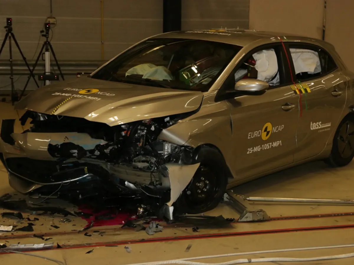 VIDEO Comisia Europeană obligă MG să cheme în service mașinile MG3 și MG3 Hybrid. Risc crescut de accidentare!