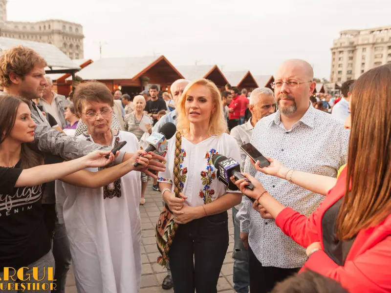 Primărița Gabriela Firea, alături de viceprimarii ei, Aurelian Bădulescu și Tomnița Florescu. FOTO: creart.ro