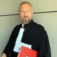 Nu poți fi luat în serios cu o barbă ca a avocatului Robert Roșu/FOTO: evz.ro