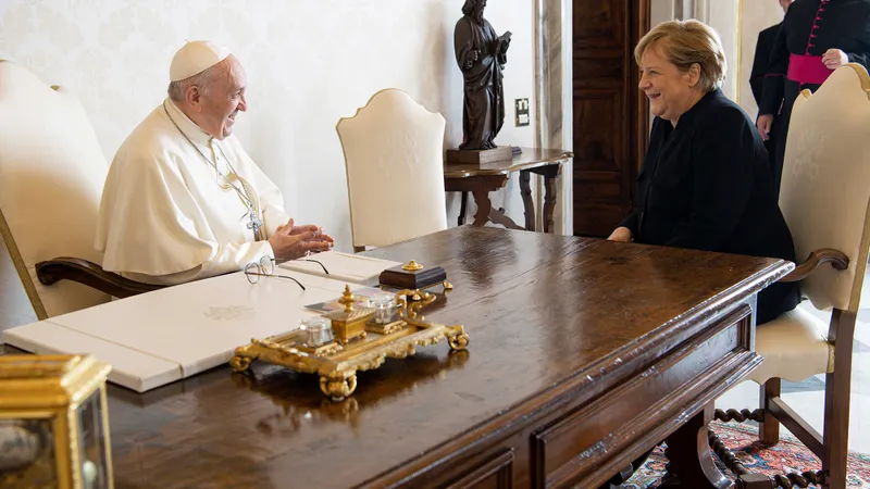 Papa și Angela Merkel au discutat despre schimbările climatice. FOTO: Facebook