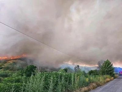 Incendiul de la groapa de gunoi Aninoasa s-a extins până la Târgovişte - Foto: ISU Dâmboviţa
