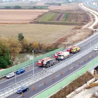 VIDEO Un pod peste Mureș de pe A 10, testat abia la 2 ani de la inaugurare. Câte camioane susține - Foto: Ziarul Unirea
