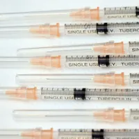 Vaccinarea anti-COVID se poate opri brusc: nu sunt suficiente seringi/FOTO: Digi24