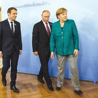 Președintele Franței, Emmanuel Macron, vrea să ia sceptrul de comandant militar al Europei de la cancelarul Germaniei, Angela Merkel, și să facă pace cu Rusia lui Vladimir Putin