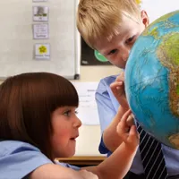 Priorități bizare ale școlii românești. Religia, mai multe ore decât Istoria, Geografia, Chimia, IT - Foto: Profimedia images