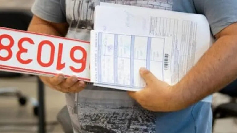 Comisar-șef, „campion” la luare de mită la Înmatriculări: 80 de şpăgi de la samsari, în 5 zile - Foto: timisplus.ro (Imagine cu rol ilustrativ)