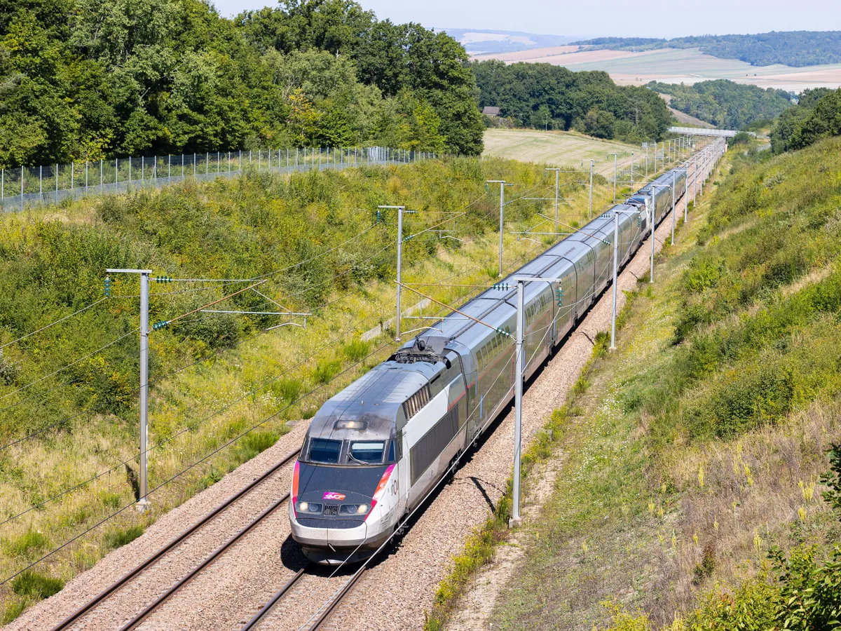 VIDEO Polonia face prima linie de tren de mare viteză unde mergi cu 350 km/h. Viteza în România pe CFR, 50 km