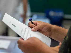 Care va fi ordinea de pe buletinele de vot din Diaspora. Există surprize - Foto: INQUAM PHOTOS/Virgil Simionescu