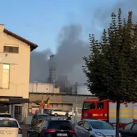 Incendiu masiv la fabrica  Kronospan - Foto: Știri Aiud