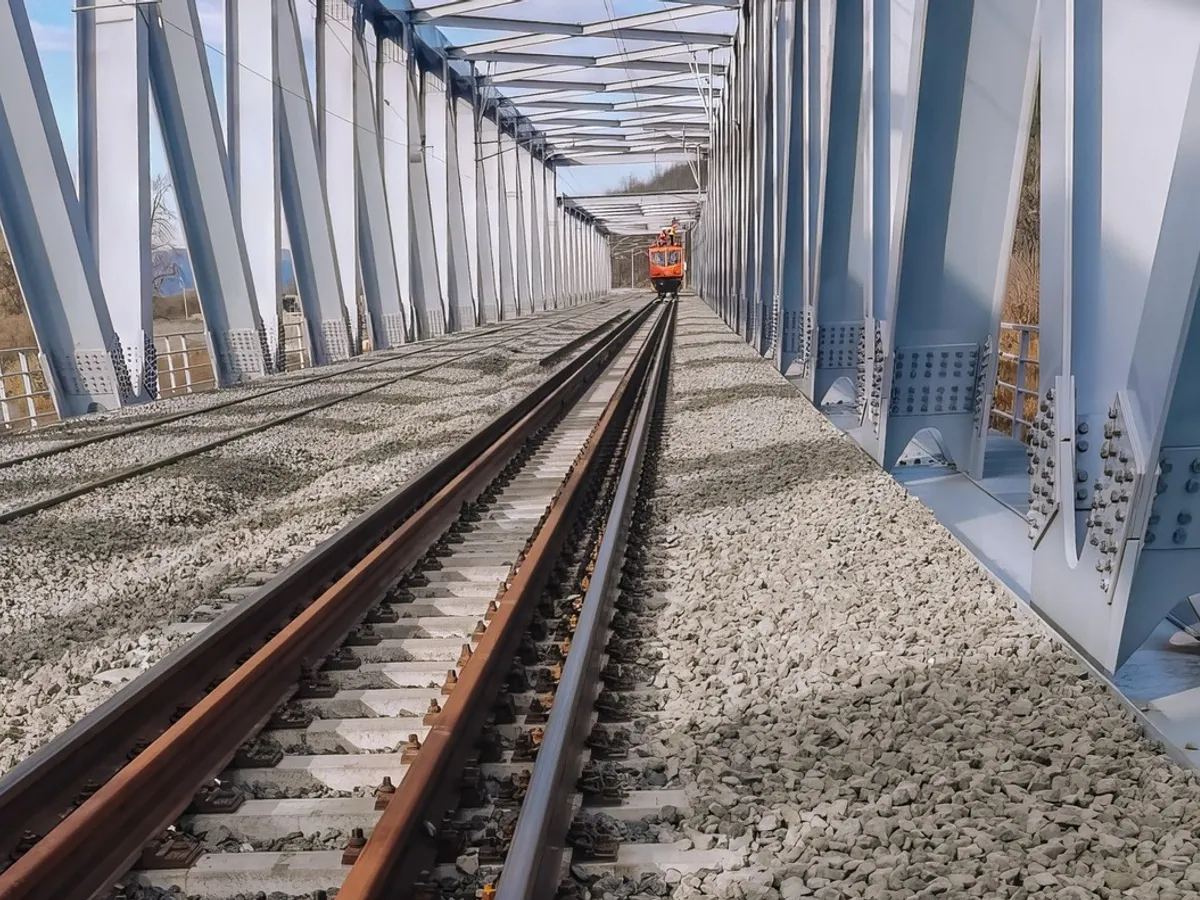 CFR reușit să modernizeze 5,8 km de cale ferată, de la 70 km/h la 160 km/h, în 8 ani - Foto: Facebook / CFR Infrastructura