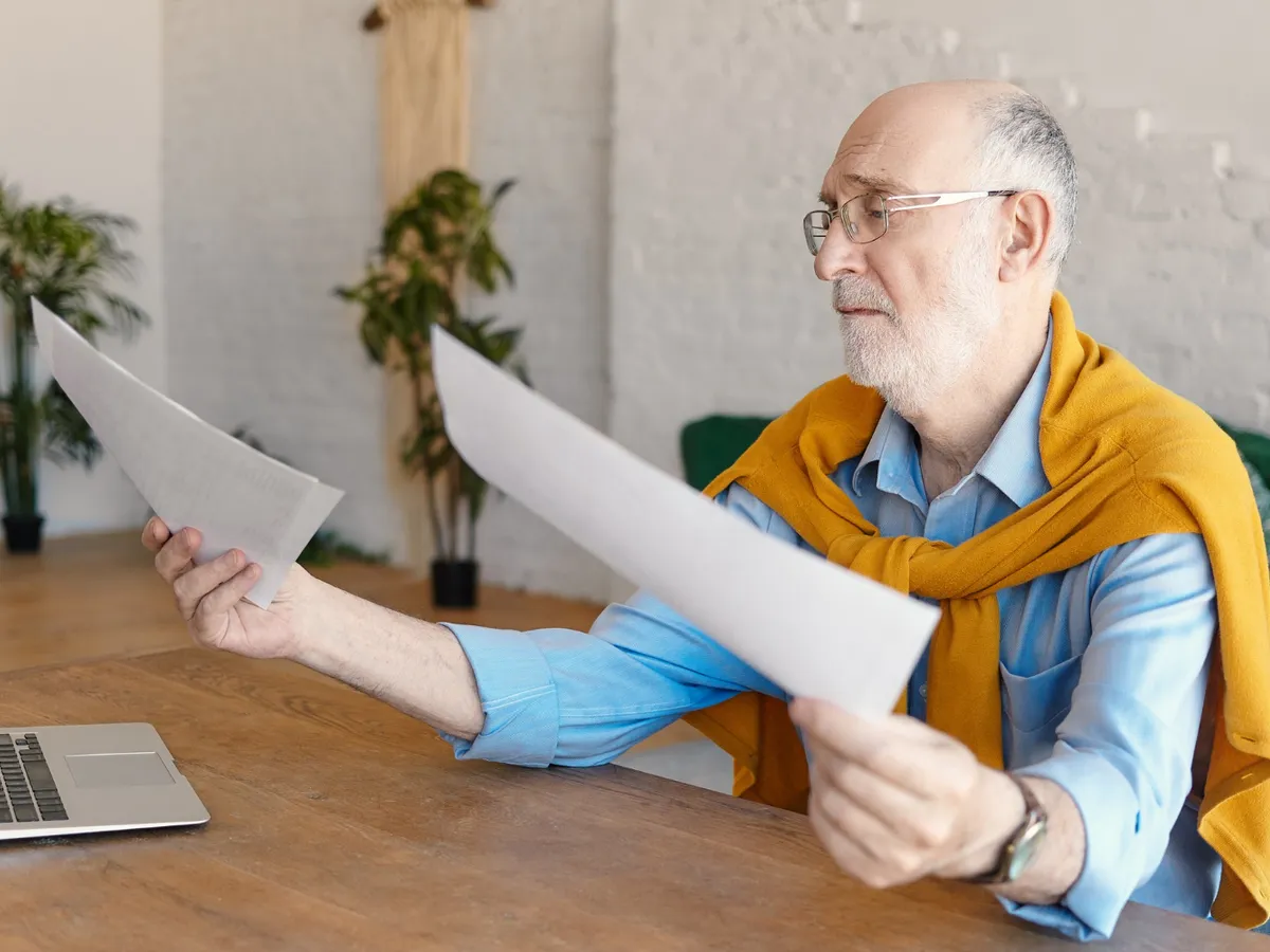Pensionar cu documente Foto: Freepik (rol ilustrativ)