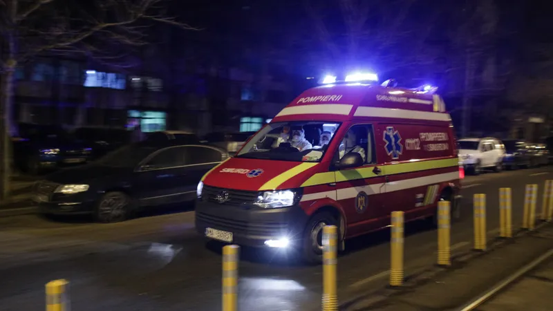 Un pensionar, transportat de două ori la spital în aceeași zi. Implicat în două accidente rutiere - FOTO: Inquam Photos / Octav Ganea