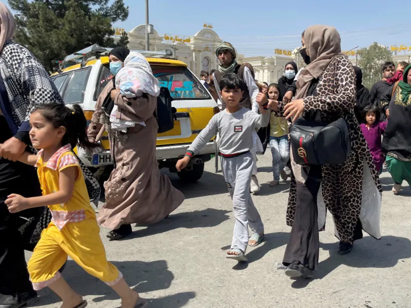 ONU: Peste jumătate dintre afganii care au fost obligați să își părăsească locuințele sunt copii/FOTO: Aljazeera