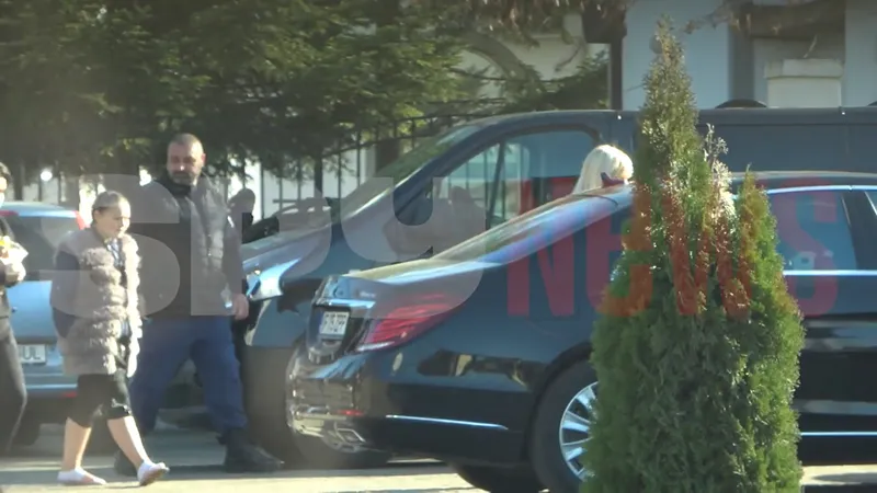 Elena Udrea merge la biserică cu gealații Primăriei Voluntari (bărbatul masiv din stânga). / Foto: captură video