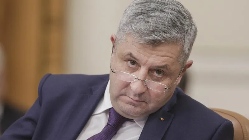 Florin Iordache se uită urât la Codul Penal/FOTO: digi24.ro