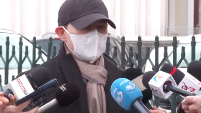 Premierul Florin Cîţu a venit pe jos la Palatul Victoria. / Foto: digi24.ro