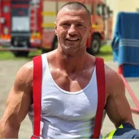 Sorin a fost gardă de corp pentru Jason Statham și Dolf Lundgren, apoi a devenit pompier voluntar Foto: Facebook