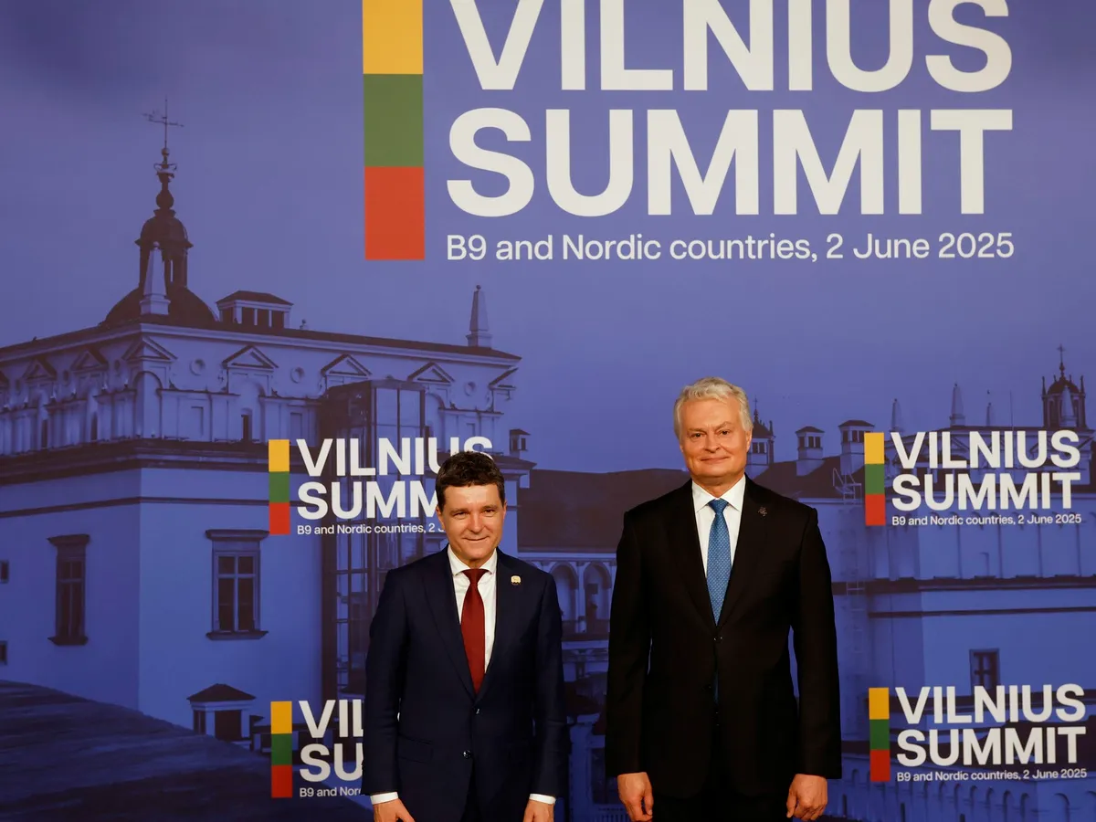 Președintele Lituaniei, Gitanas Nauseda, îl întâmpină pe președintele României, Nicușor Dan, la Summitul de la Vilnius - Foto: Profimedia Images