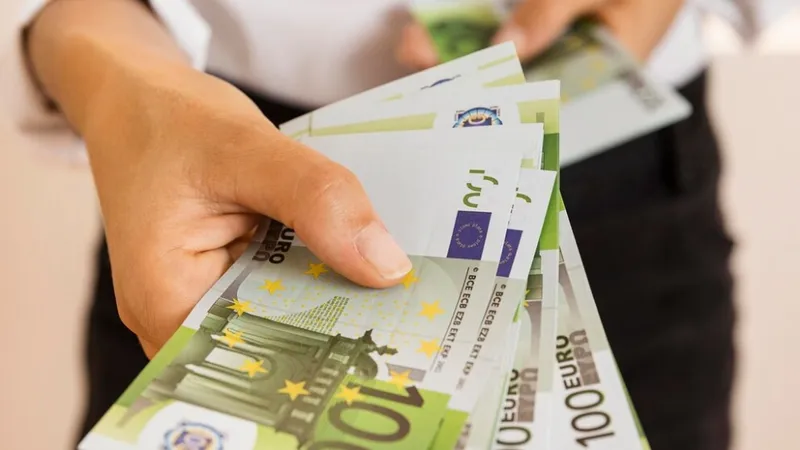 Să nu dăm bani cu împrumut pe 15 aprilie Foto: Freepik.com - rol ilustrativ
