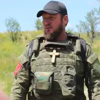 VIDEO Preoții militari ruși împart cruci și mătănii soldaților pentru a-i motiva să ucidă ucraineni - FOTO: Twitter/KyleWOrton