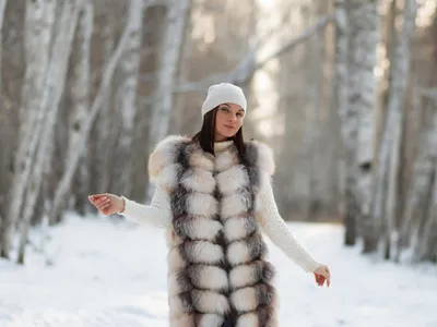 Cum să-ți cureți hainele de blană în zăpadă? Elimină mirosurile și murdăria fără a le deteriora - Foto: Freepik (Imagine cu rol ilustrativ)