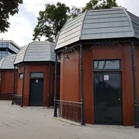 Cele trei toalete care costă cât un apartament. Foto InfoSud-Est