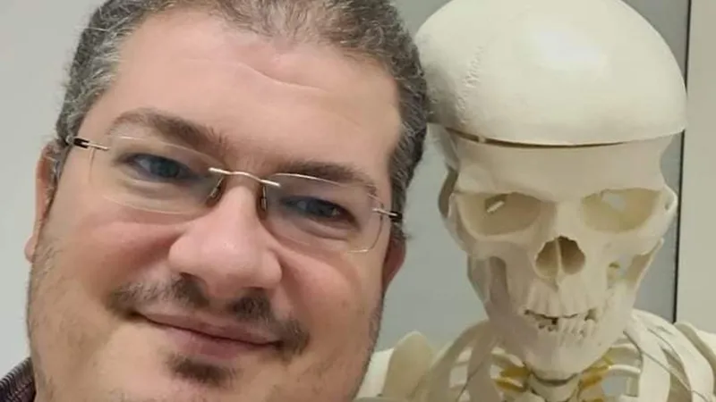 orin Berbece, Șeful Direcției pentru lucrările și secretariatul comisiilor din Camera Deputaților câștigă 277.800 de lei pe an din două surse Foto: Facebook