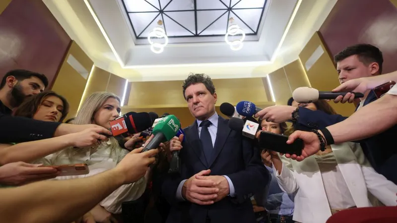 Nicuşor Dan, la şedinţa extraordinară a CGMB - Foto: INQUAM PHOTOS/George Călin